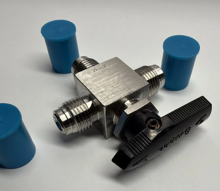 Клапан Swagelok SS-42GXVCR4 Ball Valve 3-Way 1/4” VCR Stainless Steel