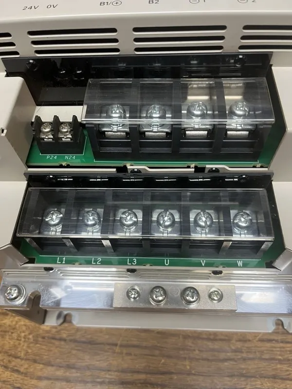 Сервопривод YASKAWA SGDV-260D01A002000 AC SERVO DRIVE T268366