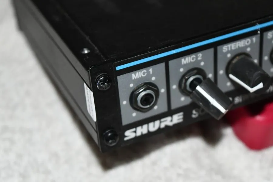 Микшерный пульт Shure SCM262 Microphone Mixer 2 SLIGHTLY DAMAGED KNOBS w5c