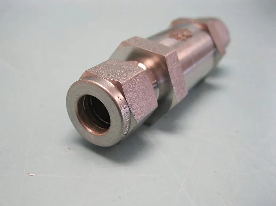 Фитинг 3/8" Swagelok SS-6C-10 Tube-Fitting Poppet Check Valve 10 PSI A13 — фото лота 1