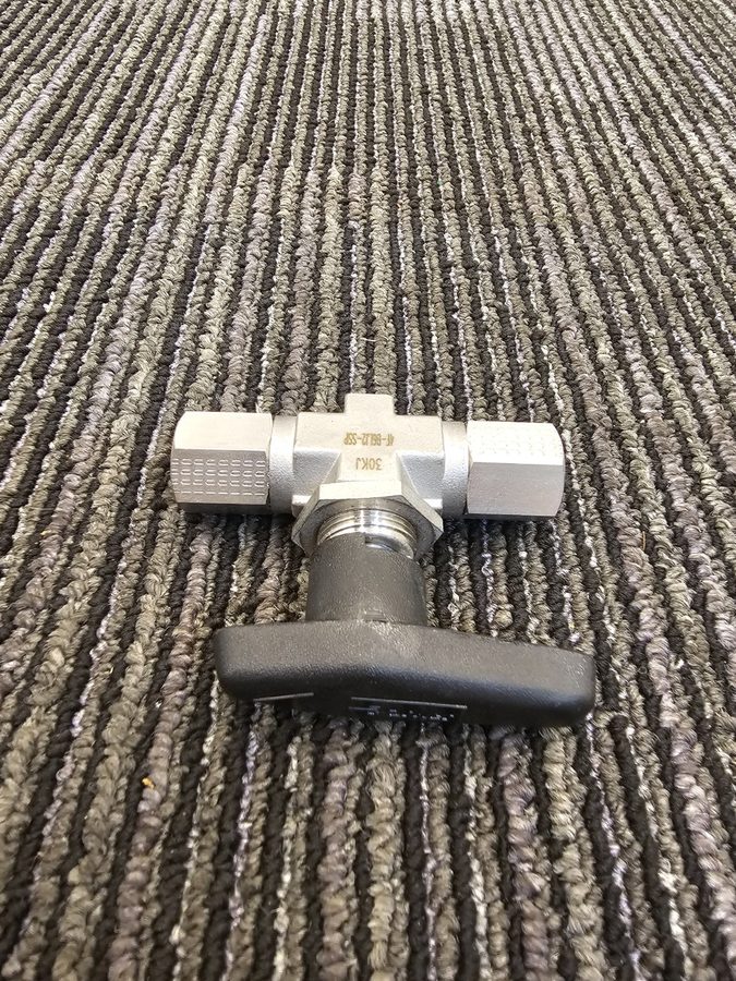 Клапан Parker 4F-B6LJ2-SSP: 1/4" FNPT Quarter Turn Stainless Steel Ball Valve
