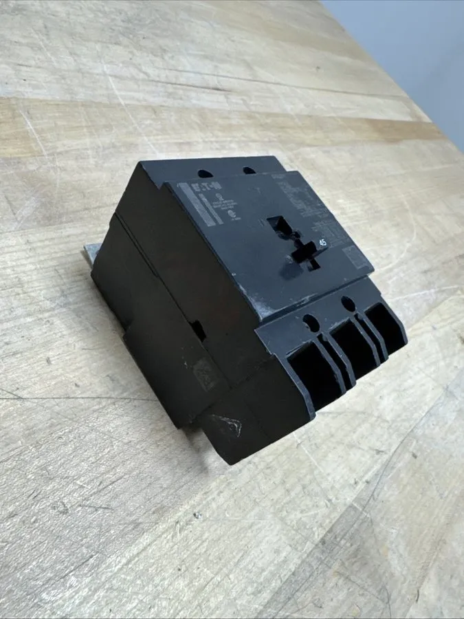 Автоматический выключатель Eaton GHB3045 45 Amp 277/480V 3 Pole GHB Bolt On Circ