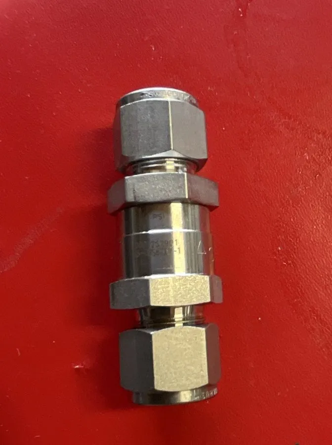 Клапан Swagelok Check Valve 1/2", 1 Psig, EP O-Ring, SS-CHS8-EP-1 — фото лота 2