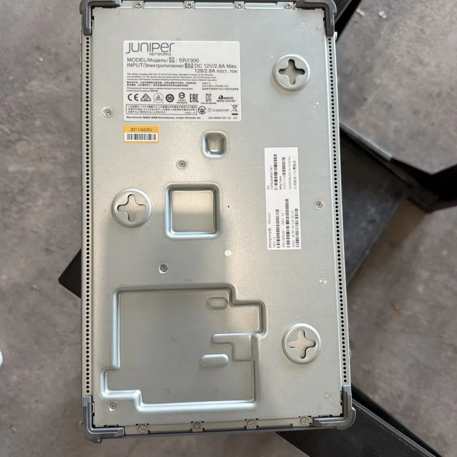 Межсетевой экран Juniper Networks SRX300 Services Desktop Security Appliance