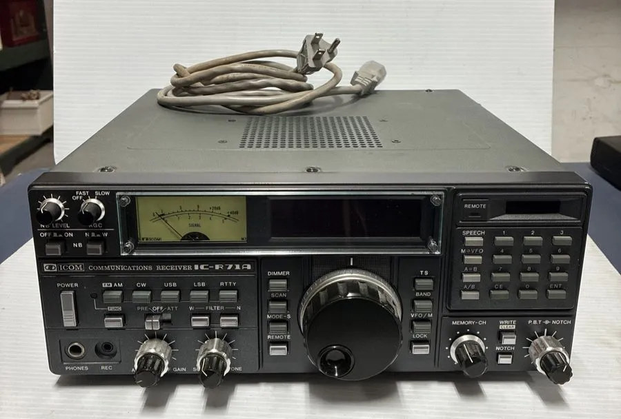 Радиостанция Icom IC-R71A Communications Receiver With CK70, Manual and Box