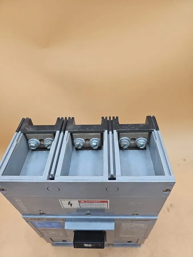 Автоматический выключатель Siemens Sentron Series JXD23B300 300A 3-Phase 3-Pole