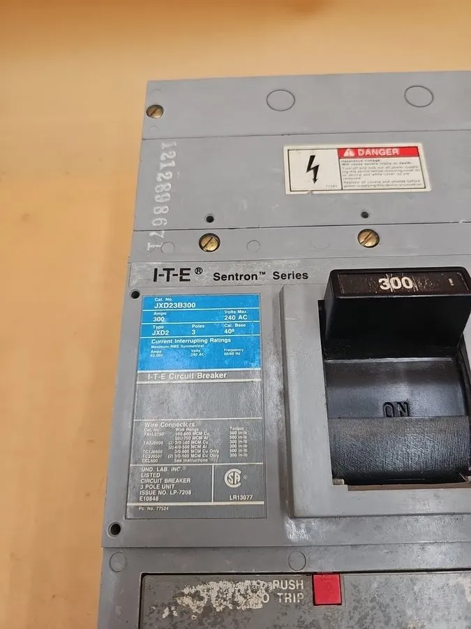 Автоматический выключатель Siemens Sentron Series JXD23B300 300A 3-Phase 3-Pole  — фото лота 2