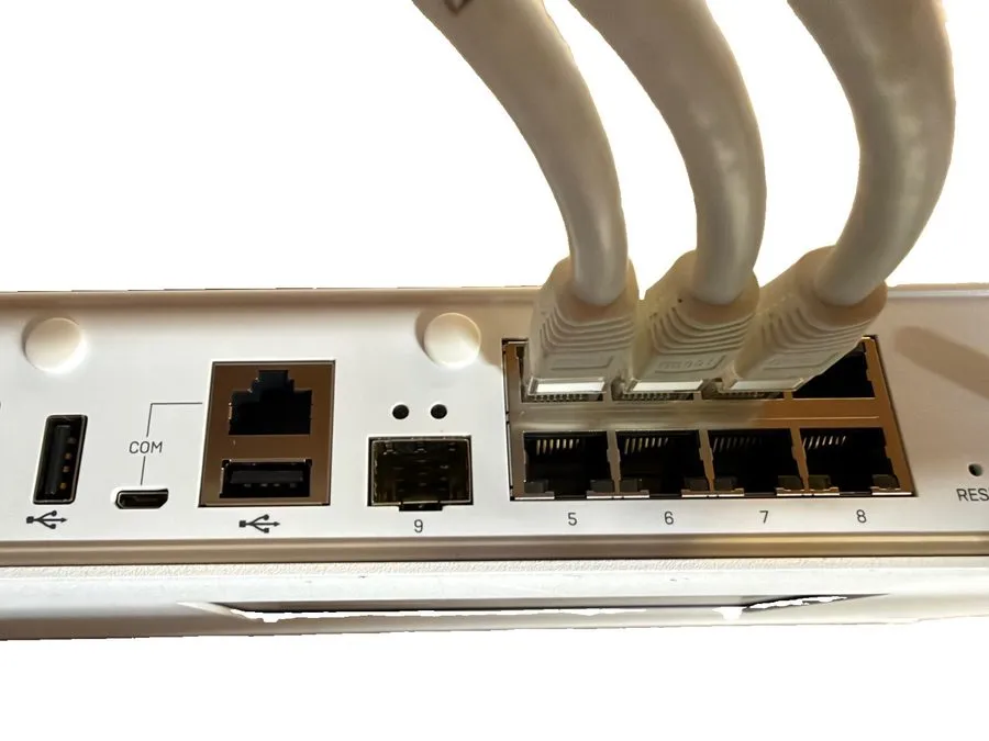 Межсетевой экран SOPHOS XG 135 Rev 3 Network Appliance Security Firewall HDMI AC — фото лота 2