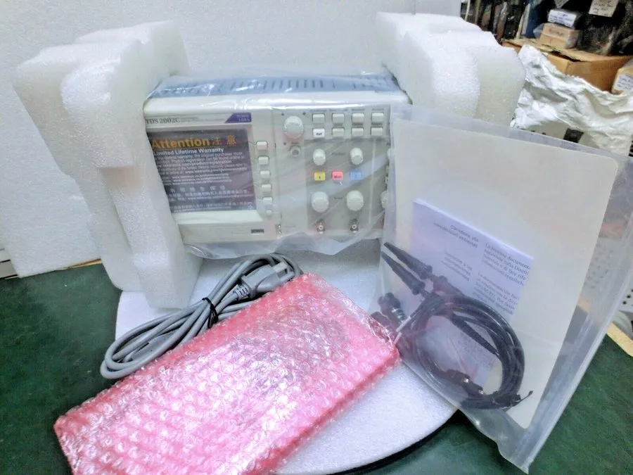 Осциллограф Tektronix TDS2002C Digital Storage Oscilloscope 70MHz 1GS/s 2CH