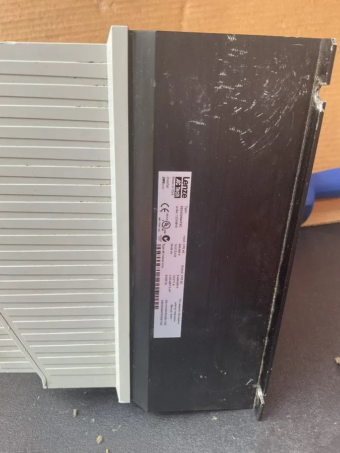 Частотный преобразователь Lenze AC Tech SMVector VFD ESV222N02YMC 3HP 230V Varia