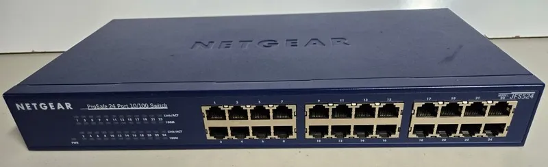 Коммутатор NETGEAR ProSafe JFS524 24-Port Ethernet Network Switch 10/100 Rackmou