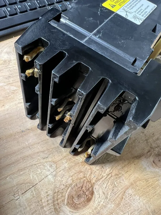 Автоматический выключатель Square D FH36030 30 Amp 600 VAC 3 Pole 25kA@480v I-Li