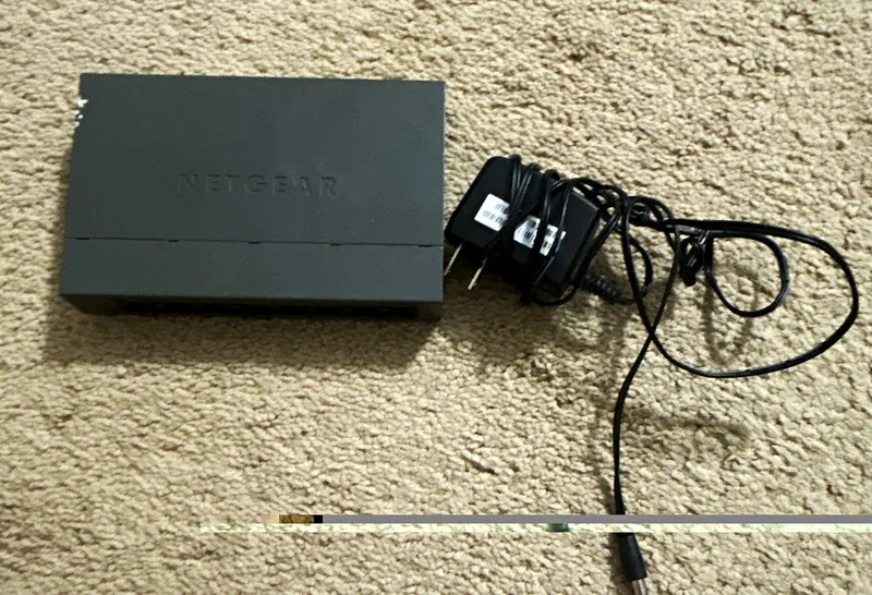 Коммутатор Netgear GS308v2 8-Port Gigabit Ethernet Desktop Network Switch GS308