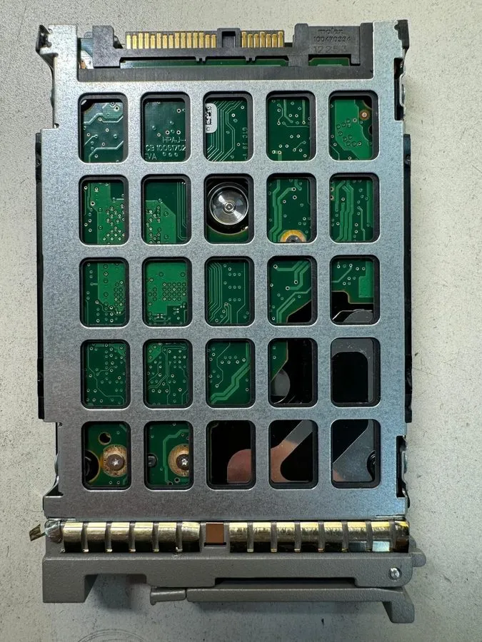 Жёсткий диск UCS-HDD900GI2F106 Cisco 900GB 10K 6Gbps SAS 2.5'' Hard Drive 800-35