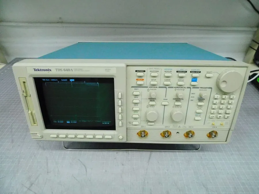 Осциллограф Tektronix TDS 640A 4-Ch 500MHz 2GS/s Digitizing Oscilloscope Opts 05