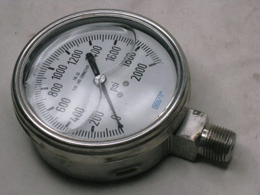 Трубопроводная арматура WIKA 0 2000 psi pressure gauge Swiss Movement 316 22 Tub — фото лота 1