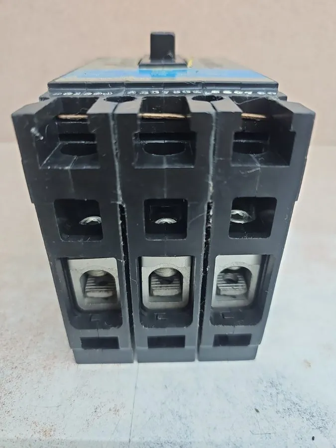 Автоматический выключатель Siemens Sentron Series 3 pole circuit breaker 125A 48