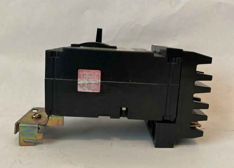 Автоматический выключатель Square D FC34015 Circuit Breaker 15 Amp, 3 Pole, 480V — фото лота 2