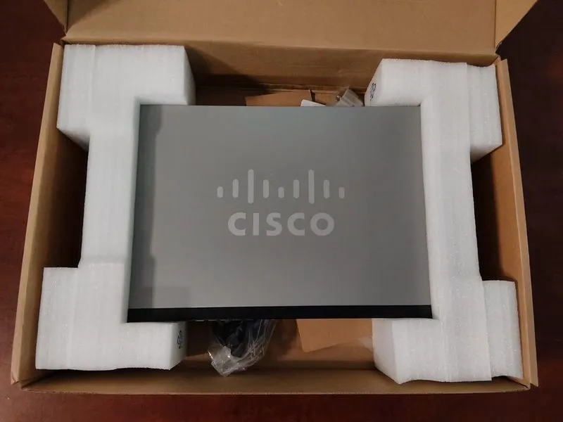 Коммутатор Cisco SG500-52P 52-Port Gigabit Stackable PoE Managed Ethernet Switch — фото лота 4