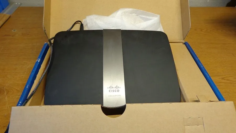 Маршрутизатор Cisco Linksys E4200 N750 4-Port Gigabit Wireless N Router, No Pwr 