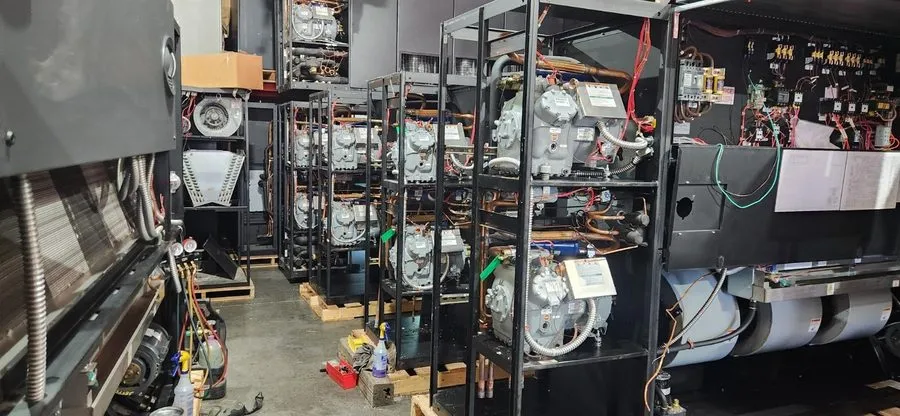 Климатическое оборудование Liebert 40 Ton Upflow CW114UCSA Chilled Water — фото лота 1