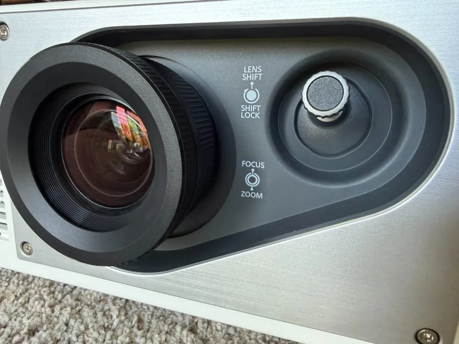 Проектор Panasonic PT-RZ570 5400 Lumen Laser DLP Projector (3427 hours) — фото лота 2
