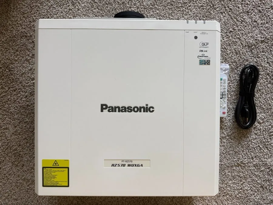 Проектор Panasonic PT-RZ570 5400 Lumen Laser DLP Projector (3427 hours) — фото лота 3