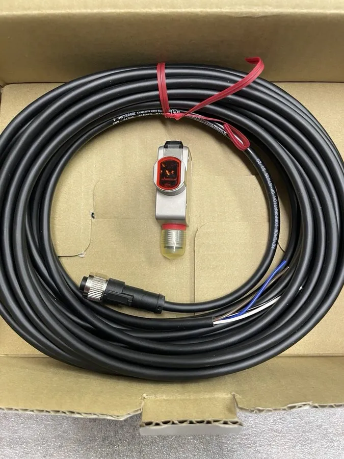 Датчик Keyence LR-ZB240CB Laser Sensor M18 240mm NPN/PNP w/ OP-87635 Cable