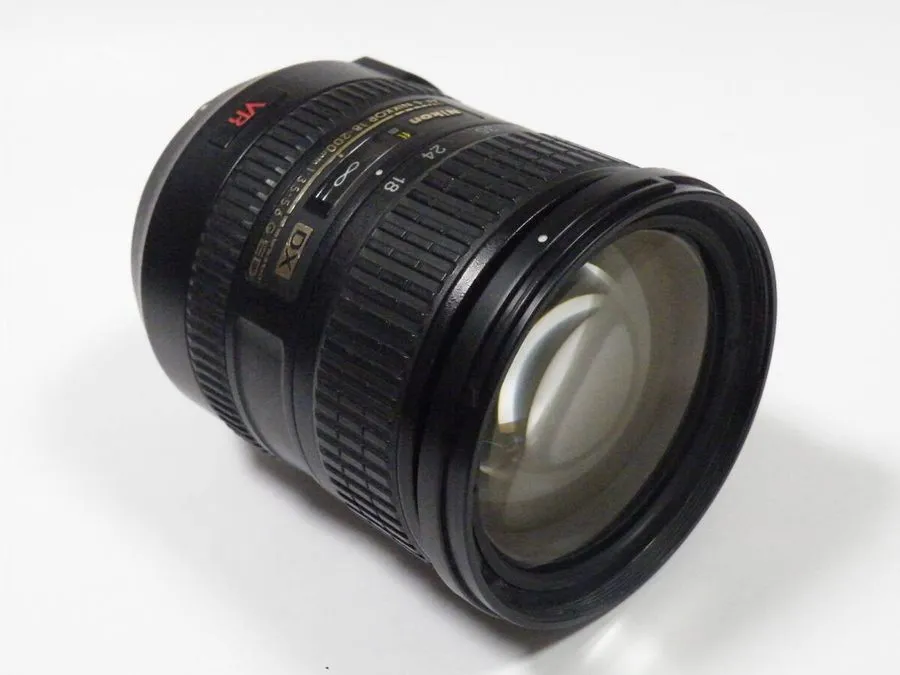 Объектив Nikon AF-S DX NIKKOR 18-140mm f / 3.5-5.6G ED VR AFSDXVR18-140G