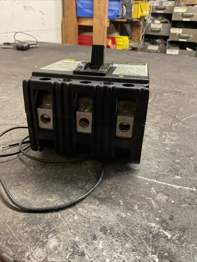 Автоматический выключатель Square D FAL34090 3 Pole 90A 480V FAL Circuit Breaker