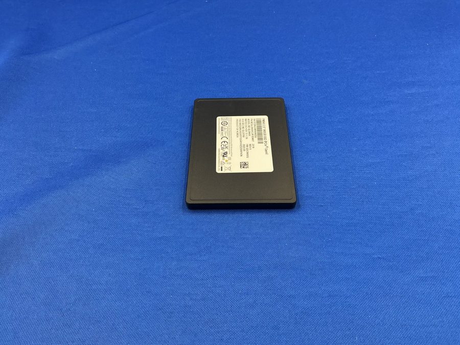 SSD-накопитель Samsung PM9A3 960GB PCI-E Gen4 x4 NVMe 2.5'' U.2 SSD MZ-QL29600 4 — фото лота 2