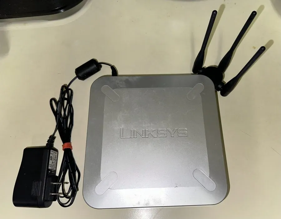 Маршрутизатор Cisco WRVS4400N 4-Port Gigabit Wireless N Router Business Series L