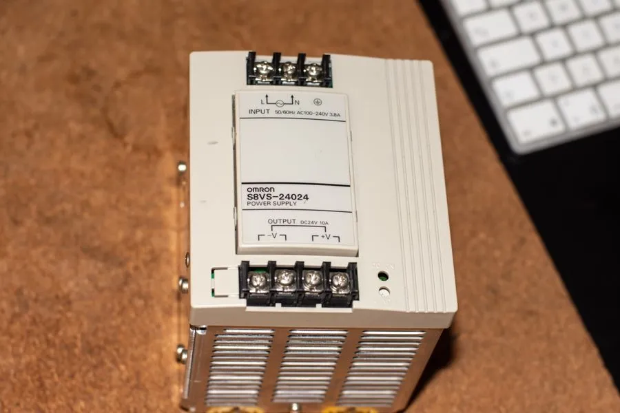 Блок питания Omron S8VS-24024 Switch Mode Power Supply 240W 24VDC 10A DIN Rail