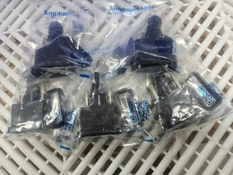 Разъём Amphenol SDB9-09BMMA-SL7001 Sealed IP67 DB9 Male Connector — фото лота 1