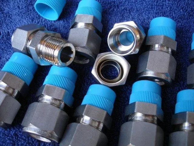 Фитинг 10 SWAGELOK SS-810-1-6 1/2" TUBE X 3/8" MNPT Fitting