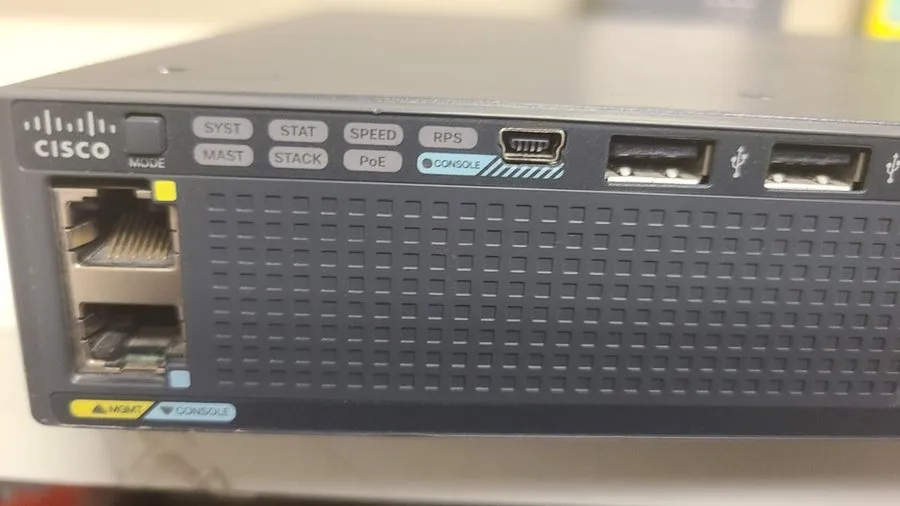 Коммутатор Cisco WS-C2960X-24PS-L -24-POE PORT Catalyst 24-Ports Switch Delivery