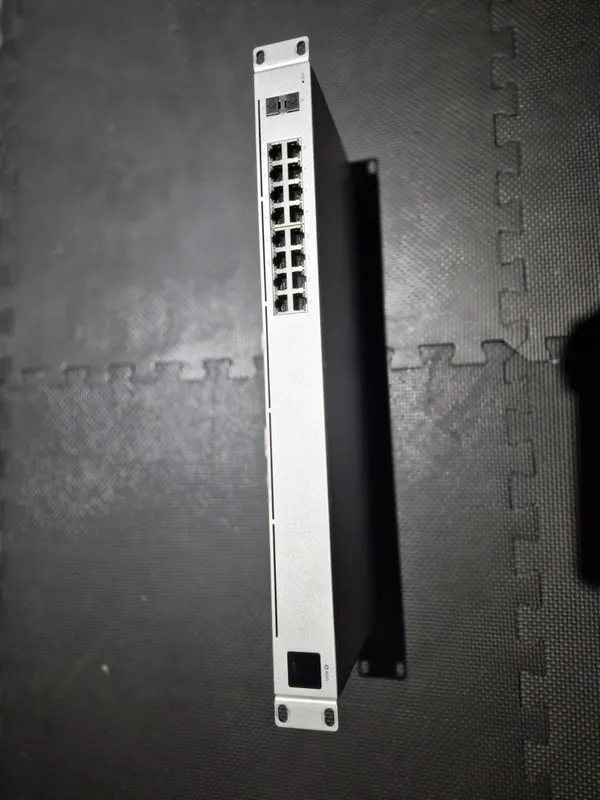 Коммутатор Ubiquiti UniFi USW-16-POE Switch