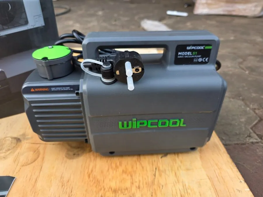 Насос WIPCOOL MODEL S1 HVAC VACUUM PUMP 230V-50-60HZ 2 CFM 150 MICRONS — фото лота 1