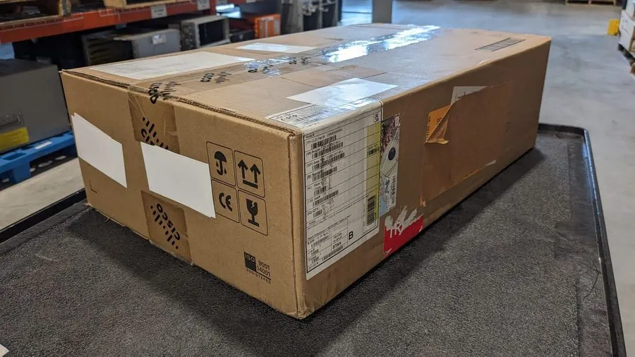 Коммутатор Cisco C1000-24T-4X-L 1000 Series Switch