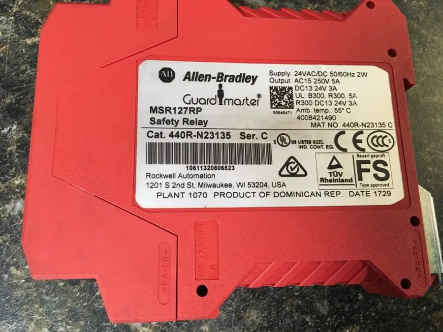 Реле безопасности Allen-Bradley MSR127RP / 440R-N23135 Guardmaster Safety Relay