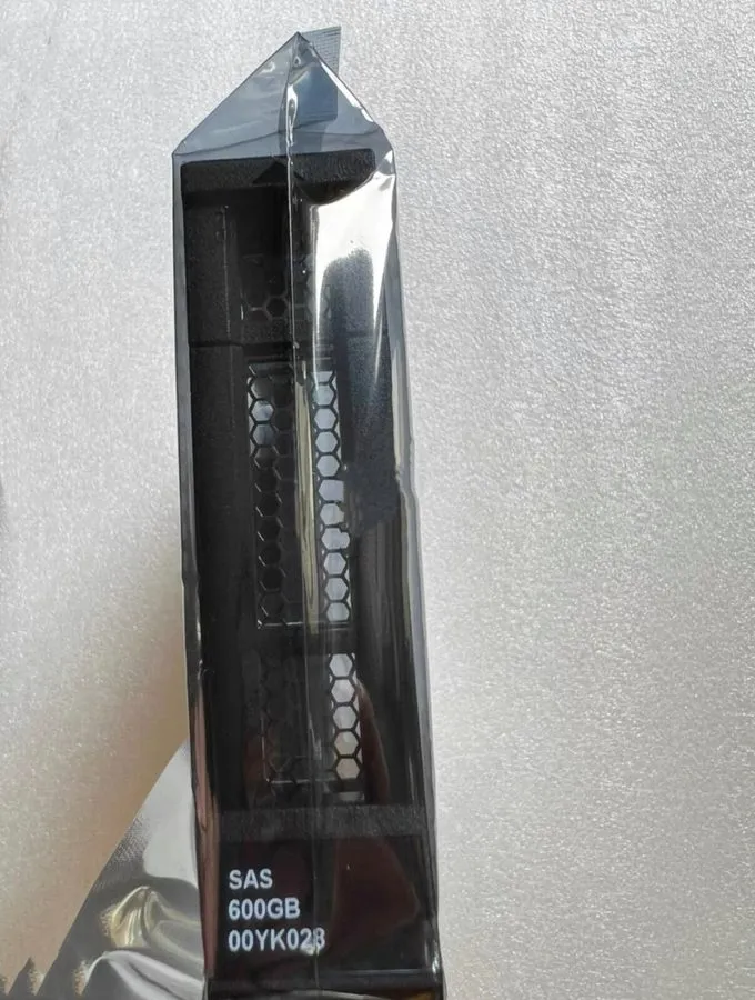 Сервер Lenovo 7XB7A00039 00YK028 600GB 15K 3.5"SAS 12G Server HDD Hard Drive