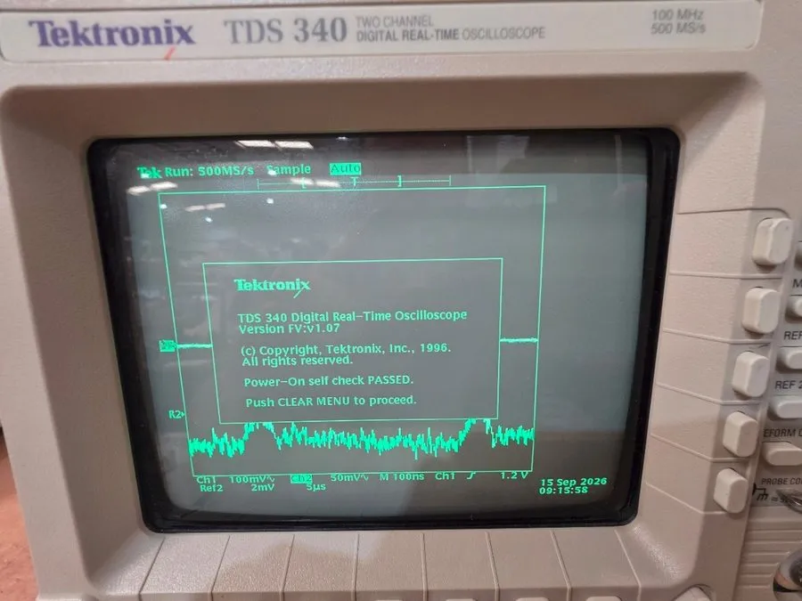 Осциллограф TEKTRONIX TDS340 Digital Oscilloscope 100MHz 2-ch 500 MS/s — фото лота 1