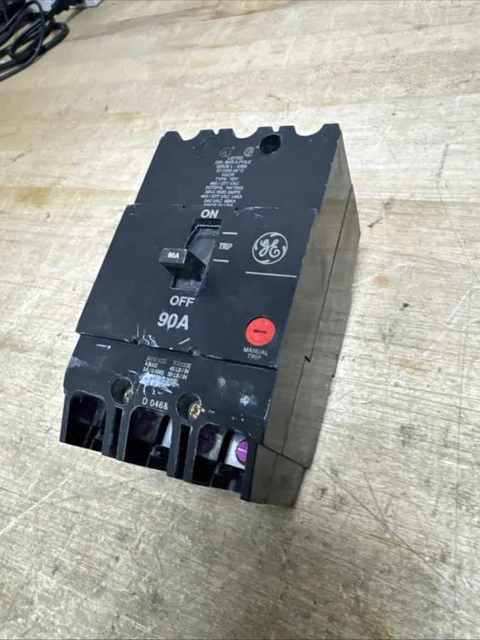 Автоматический выключатель GENERAL ELECTRIC TEY390 TEY 3 POLE 90 AMP 480v CIRCUI