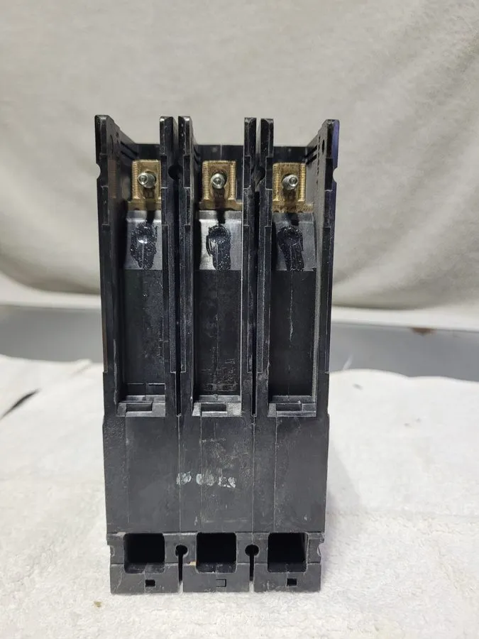 Автоматический выключатель SIEMENS SENTRON SERIES 15 AMP CIRCUIT BREAKER 3P 480  — фото лота 2