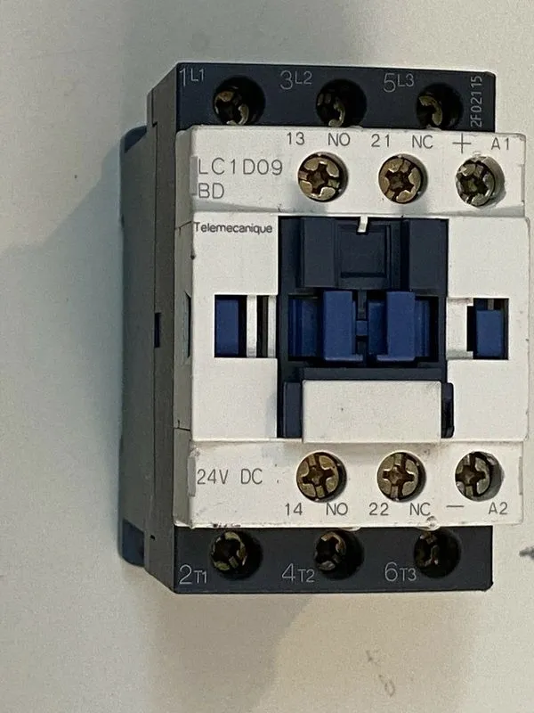 Контактор Schneider LC1D09BD TeSys D Contactor 9A 24VDC Coil + LAD4TBDL 3 Pole