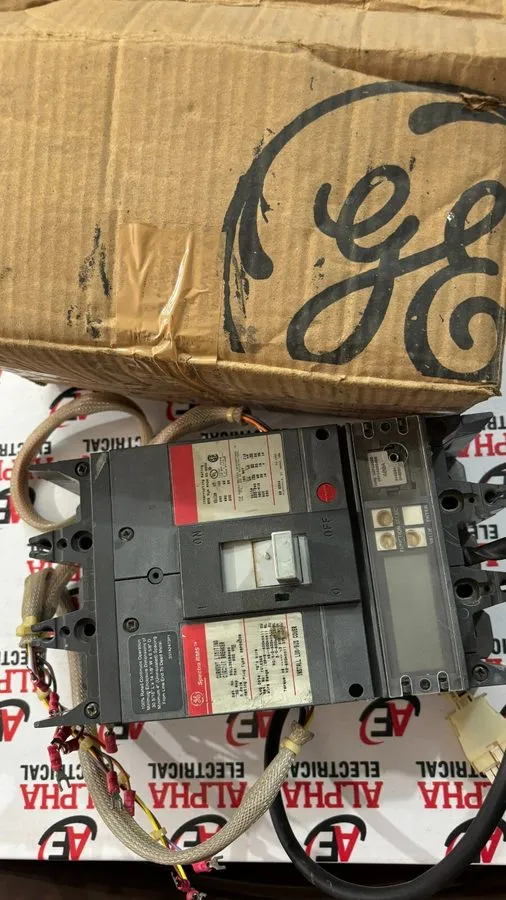 Автоматический выключатель GE SGLL36CB0400 circuit breaker 400 amps, 65kA 480V — фото лота 1