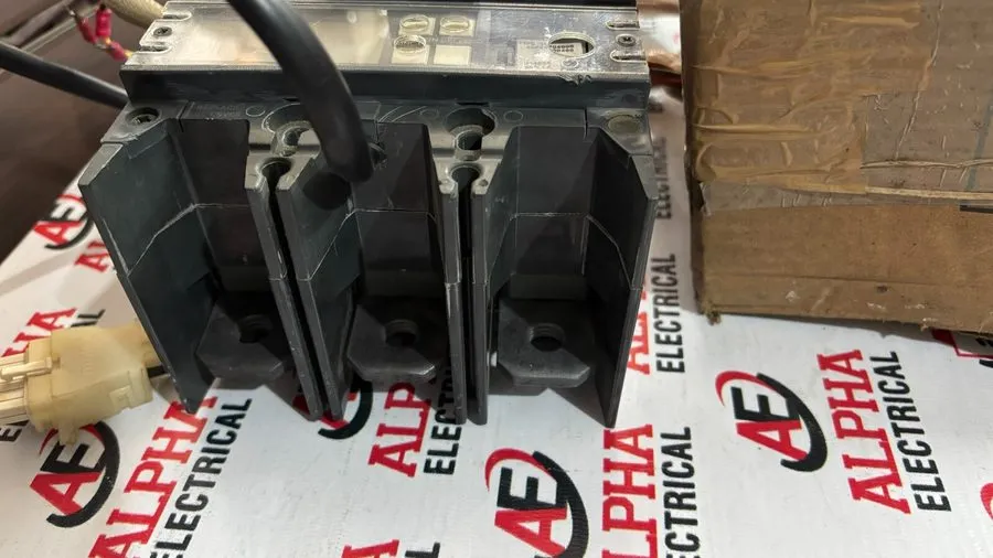 Автоматический выключатель GE SGLL36CB0400 circuit breaker 400 amps, 65kA 480V — фото лота 2