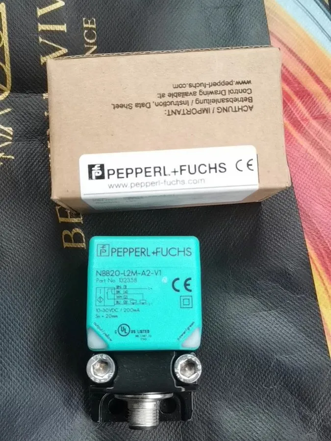 Датчик приближения Pepperl+Fuchs NBB20-L2M-A2-V1 Proximity Switch Sensor