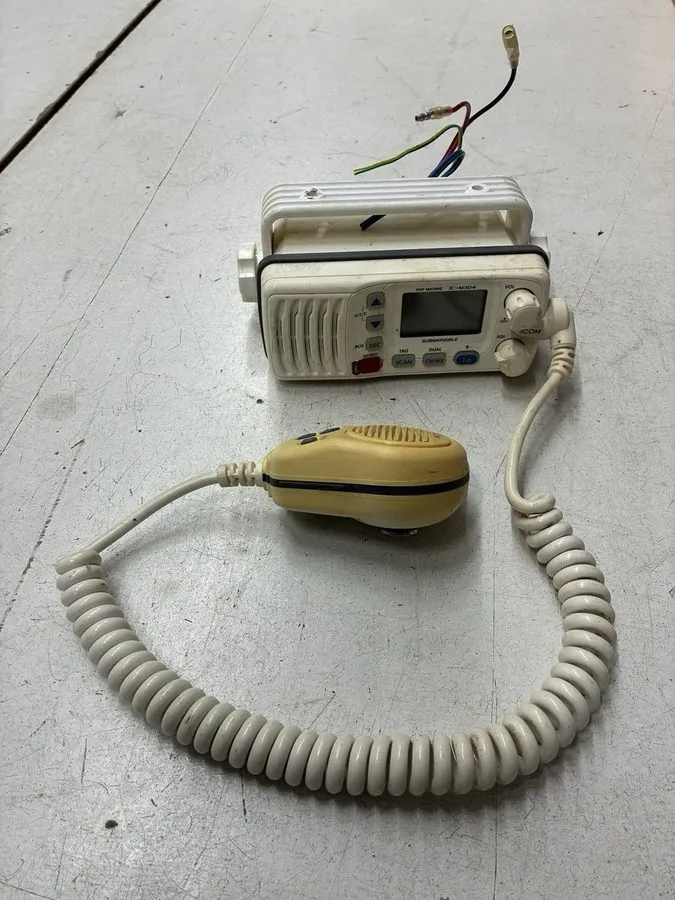 Радиостанция ICOM IC-M304 VHF Marine Radio with Microphone