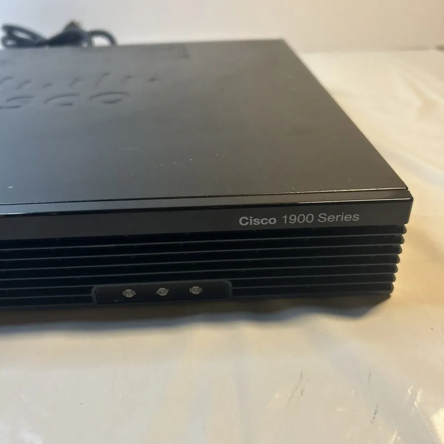 Маршрутизатор Cisco 1900 Series CISCO1921 Router, Powers On, Please — фото лота 1